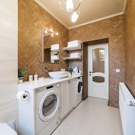 Lux Apartment On Duhnovicha Street .Free Parking. Uzhhorod Exterior photo