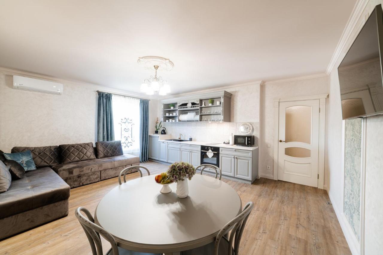 Lux On Duhnovicha Street .free Parking. Apartment *