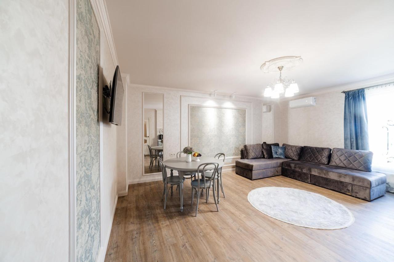 Apartment Lux On Duhnovicha Street .free Parking. Uzhhorod